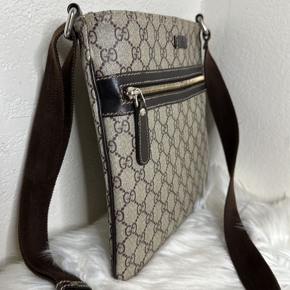 💯Authentic Gucci Crossbody Flat Messenger Bag🍀 - Picture 9 of 15